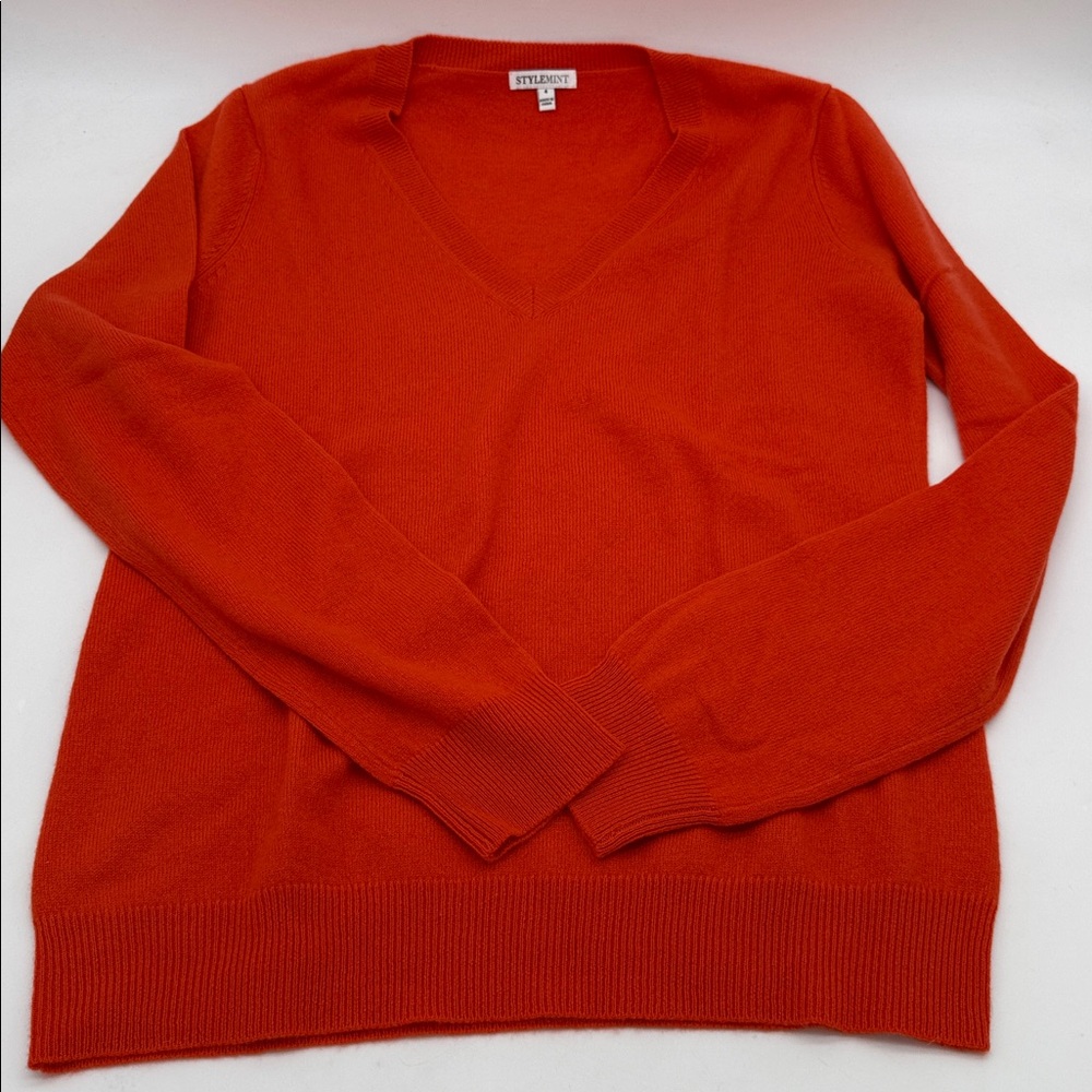 Stylemint Women's 100% Cashmere V-Neck Pull Over Sweater Size 4 Orange
